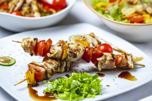 ASSIETTE BROCHETTES POULET